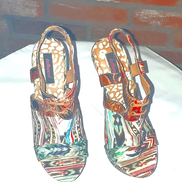 Dollhouse Wedge Sandles - Picture 3 of 8